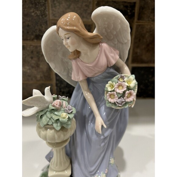 2006 Porcelain Handpainted Angel & Dove Members Mark Holiday Collection Decor - Picture 5 of 10